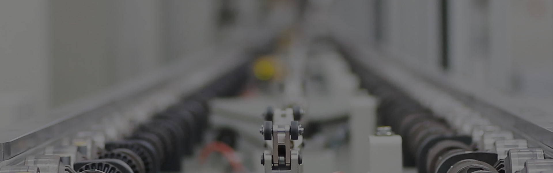Mesin pemotong laser automatik 8x4 dengan kepala laser raytool pengawal cypcut