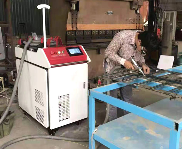 Máy làm sạch laser bảo trì thấp QLC-1500w