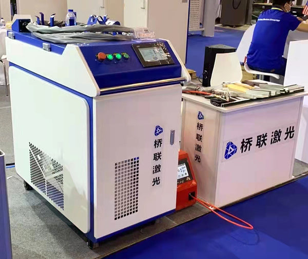Laserowa maszyna czyszcząca QLC-1500w o niskich wymaganiach konserwacyjnych